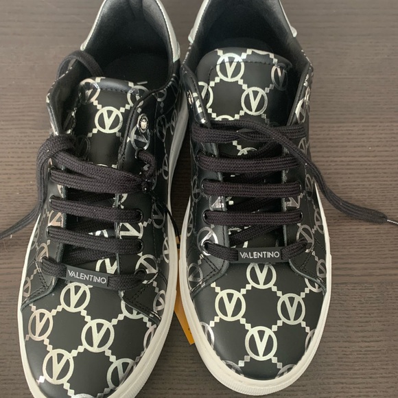 Selling brand new Authantic Valentino shoes. Perfect condition.Serious buyer plz - Picture 2 of 10